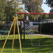 speelplaats op de familiecamping