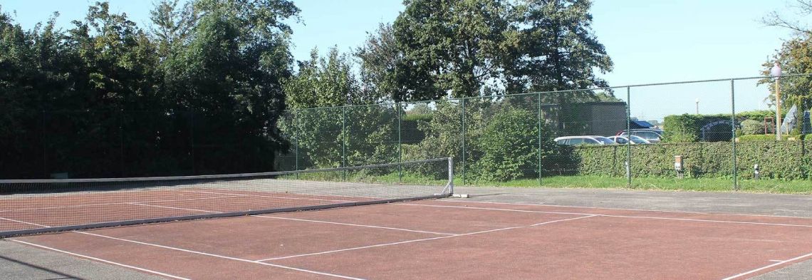 tennisbaan op de camping