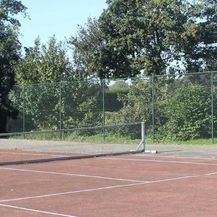 tennisbaan op de camping